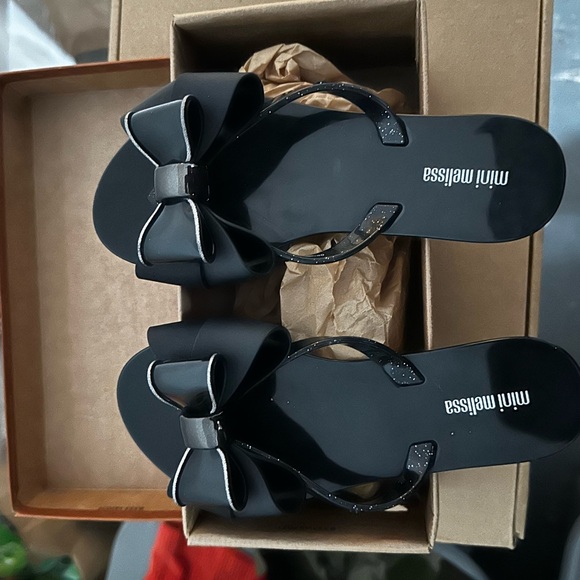 Mini Melissa Elegant Black Bow Sandals - Picture 1 of 2